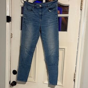 American Eagle Outfitters Women's Skinny Jeans in Medium Blue Wash